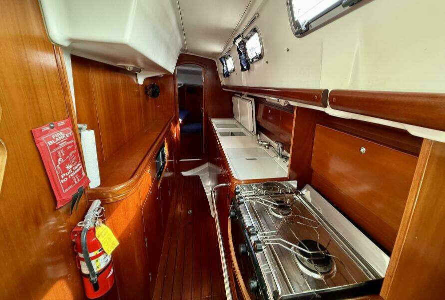 Southern Cross 42ft Beneteau Yacht For Sale