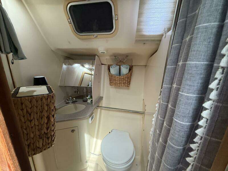 Charley 41ft Hunter Yacht For Sale