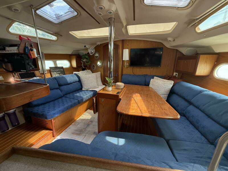 Charley 41ft Hunter Yacht For Sale