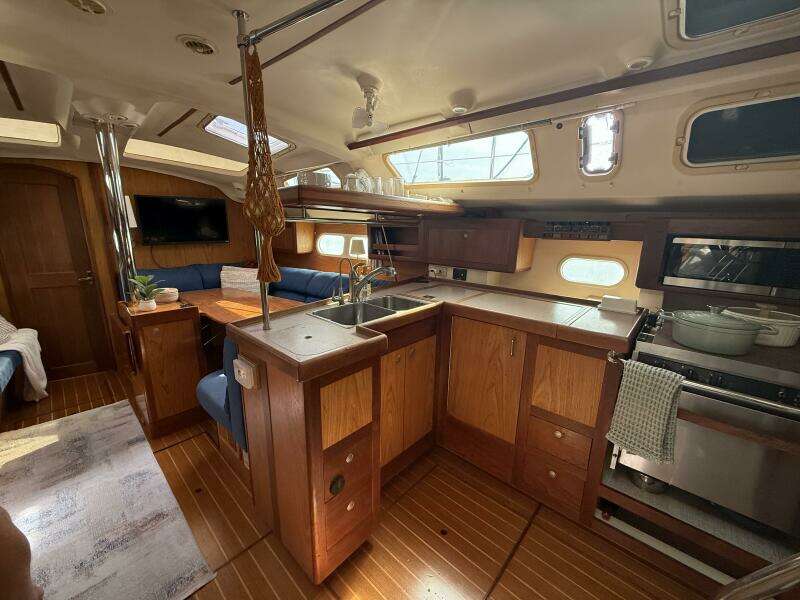 Charley 41ft Hunter Yacht For Sale