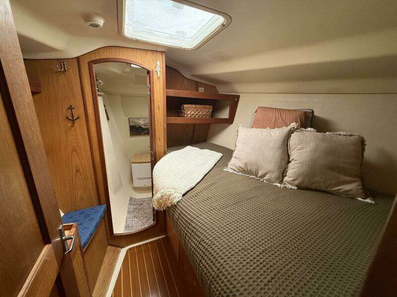 Charley 41ft Hunter Yacht For Sale