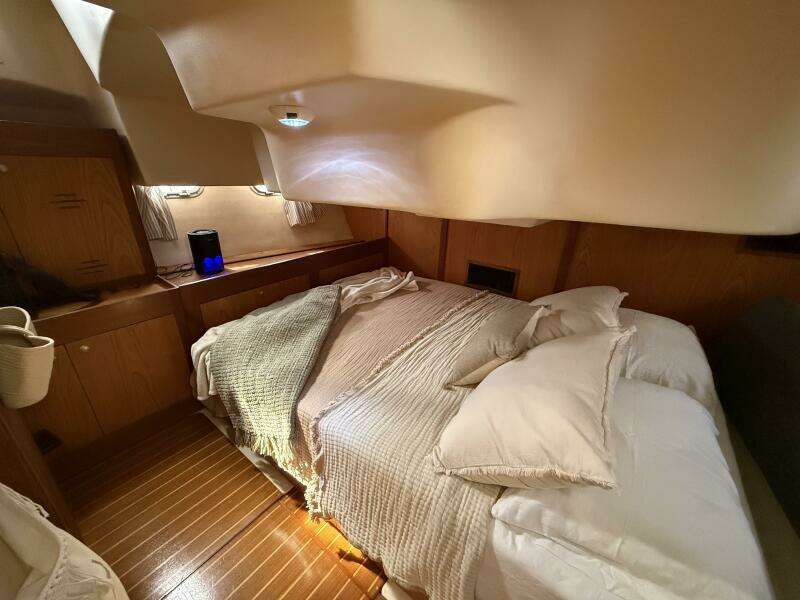 Charley 41ft Hunter Yacht For Sale