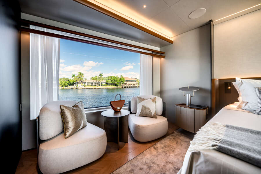 95ft Azimut Yacht For Sale