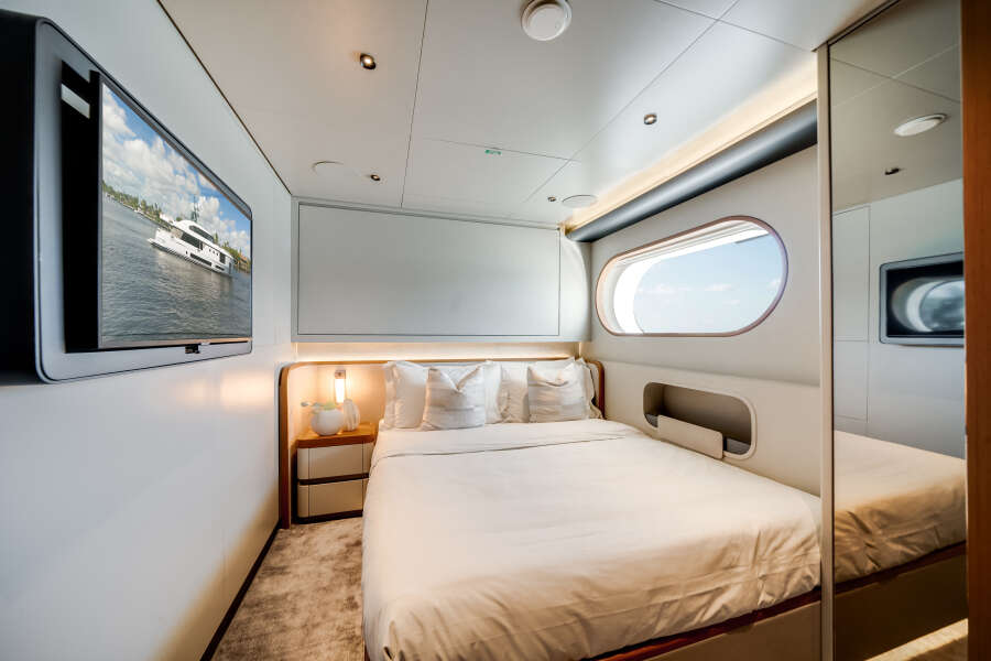 95ft Azimut Yacht For Sale