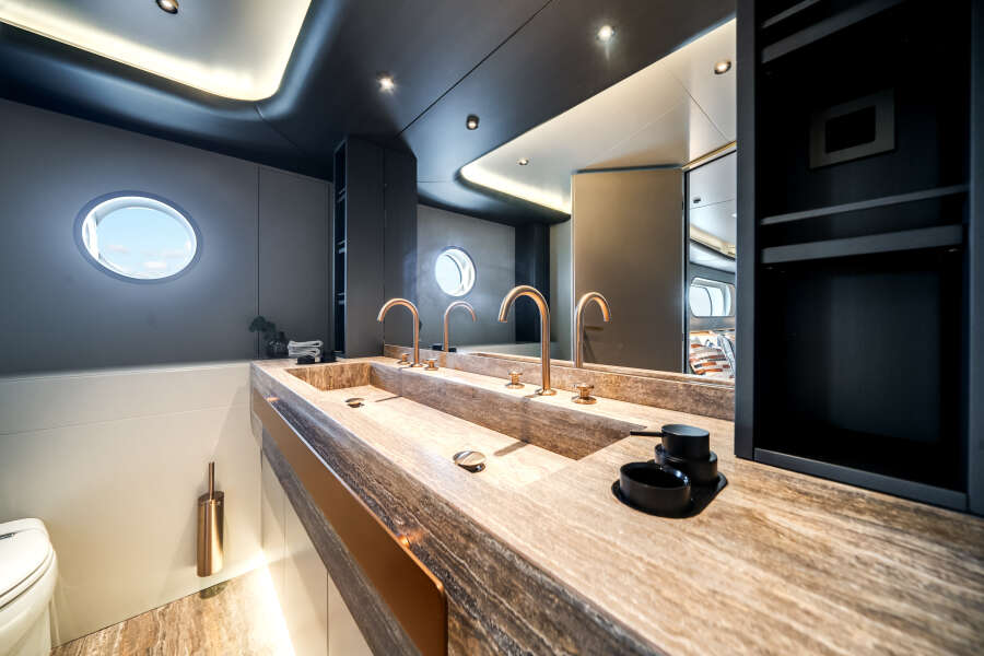 95ft Azimut Yacht For Sale