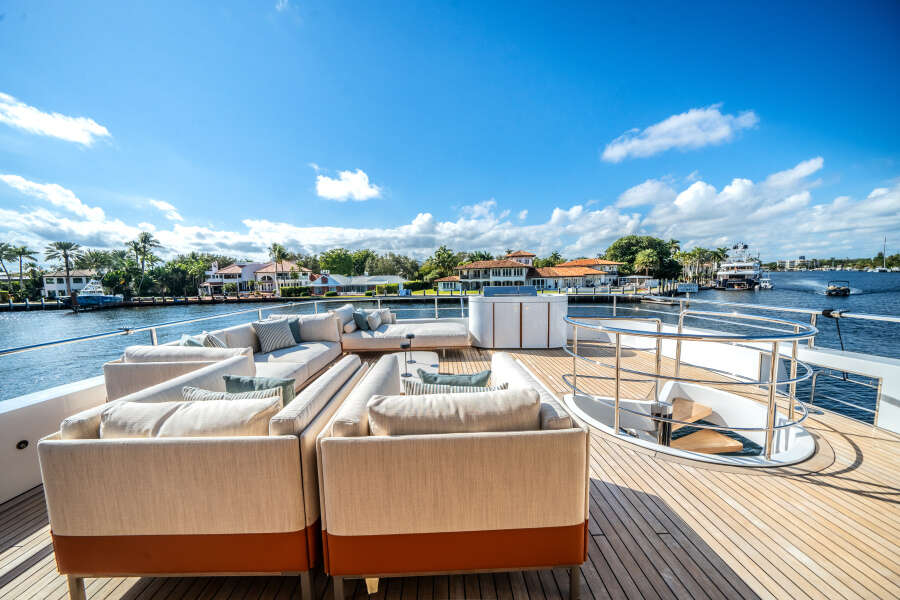 95ft Azimut Yacht For Sale