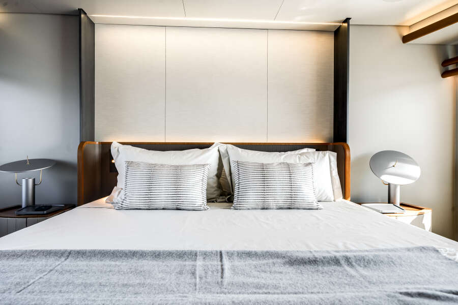 95ft Azimut Yacht For Sale