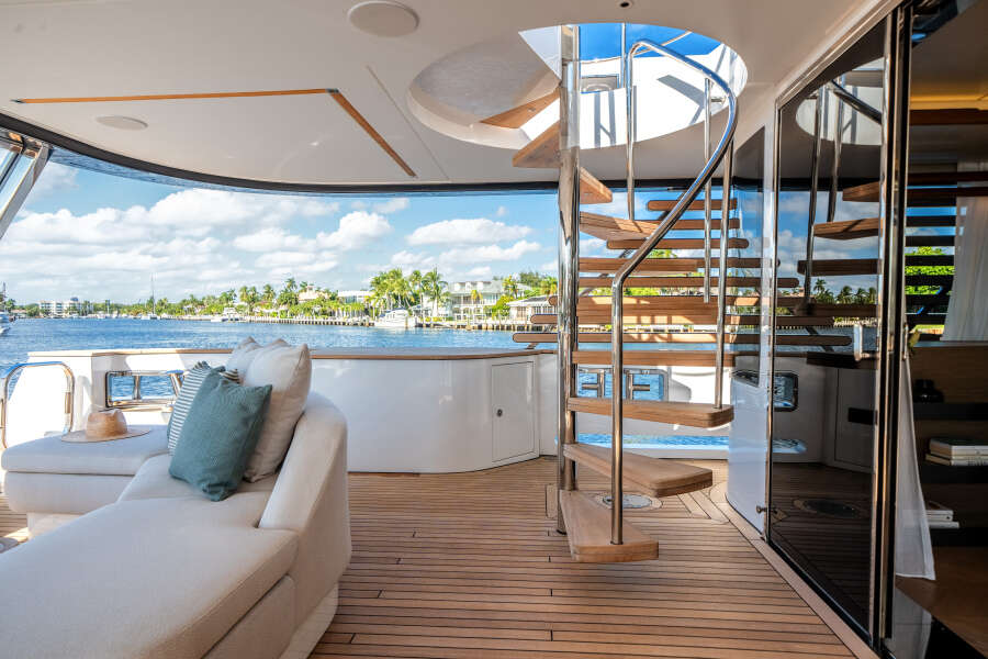 95ft Azimut Yacht For Sale