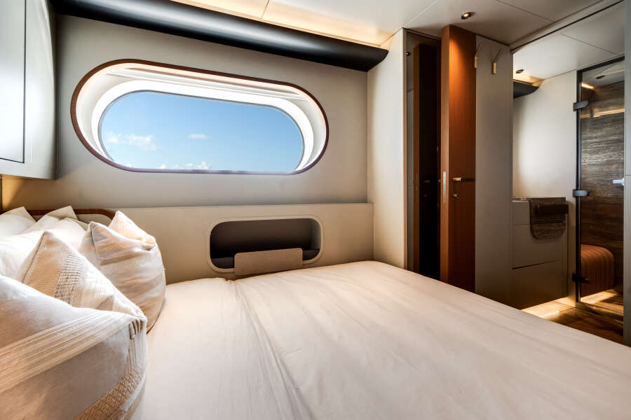 95ft Azimut Yacht For Sale