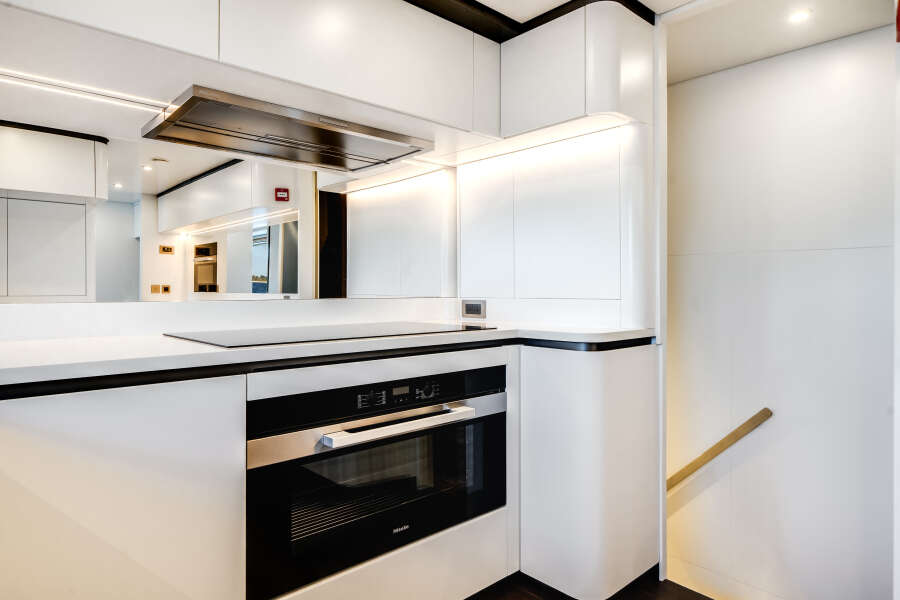 95ft Azimut Yacht For Sale