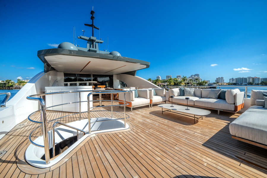 95ft Azimut Yacht For Sale