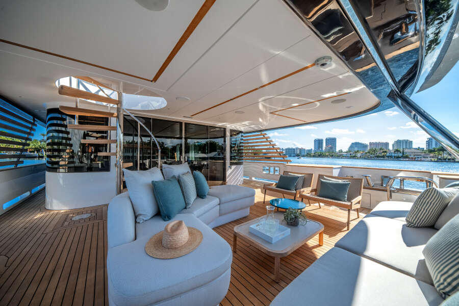 95ft Azimut Yacht For Sale