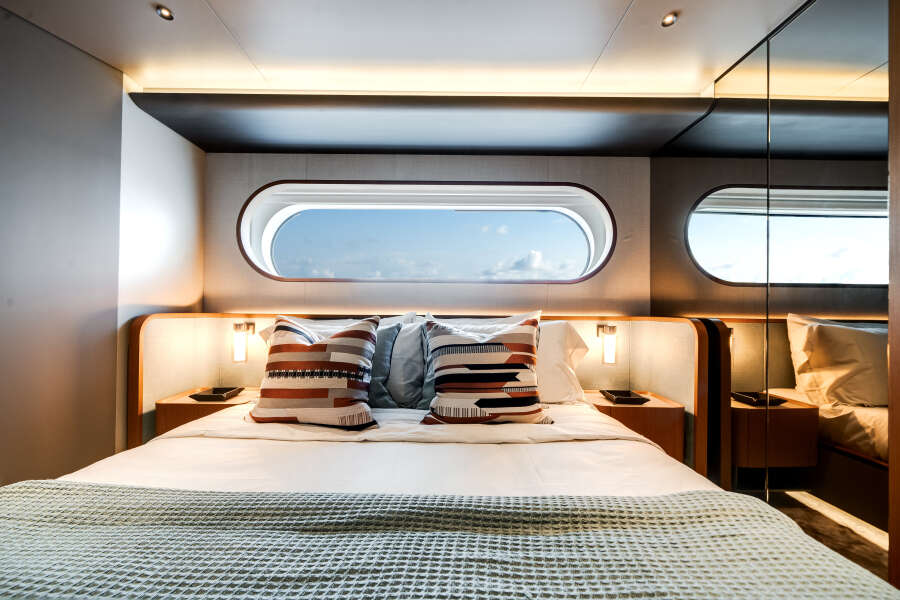 95ft Azimut Yacht For Sale