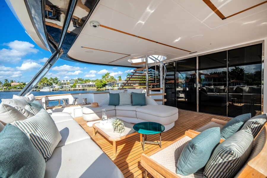 95ft Azimut Yacht For Sale