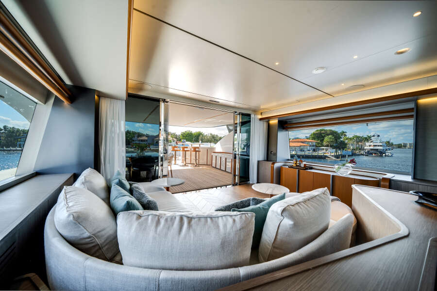 95ft Azimut Yacht For Sale