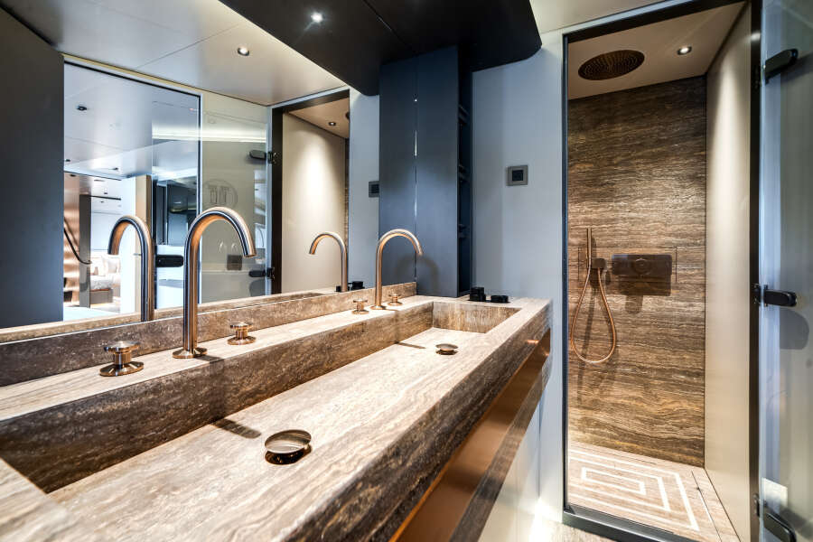 95ft Azimut Yacht For Sale