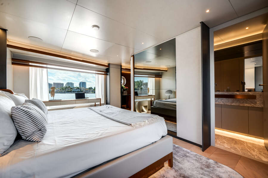 95ft Azimut Yacht For Sale