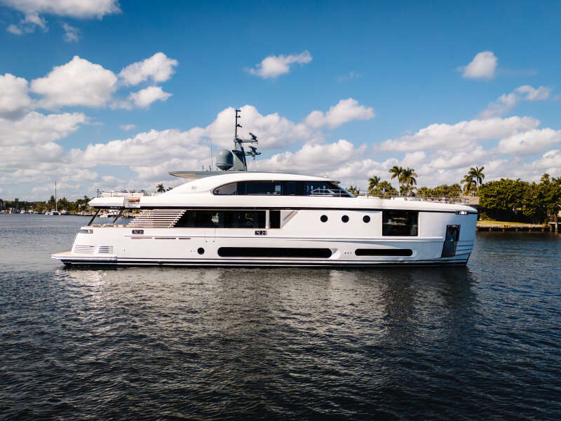 95ft Azimut Yacht For Sale
