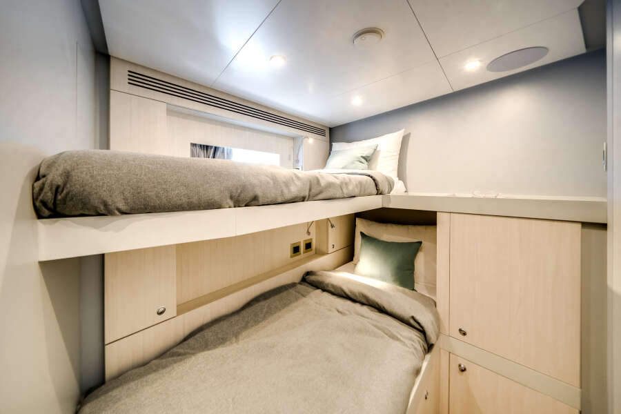 95ft Azimut Yacht For Sale