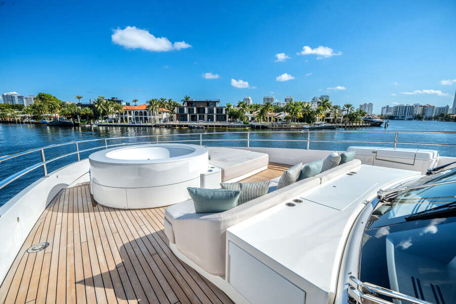 95ft Azimut Yacht For Sale