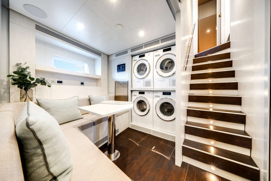 95ft Azimut Yacht For Sale