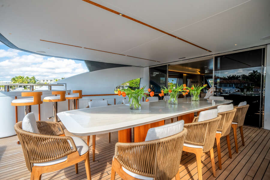 95ft Azimut Yacht For Sale