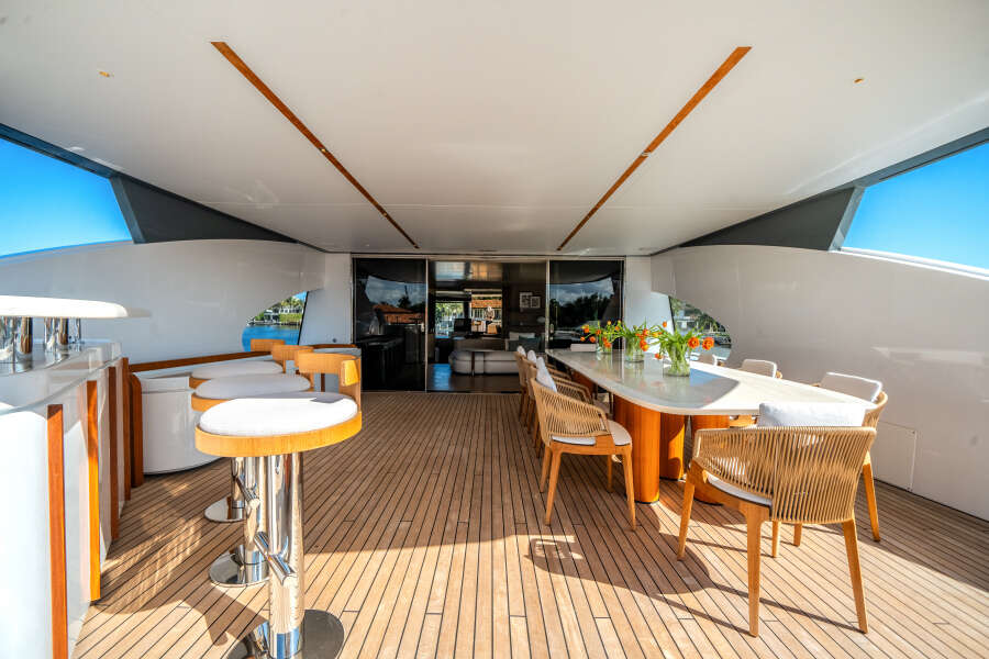 95ft Azimut Yacht For Sale