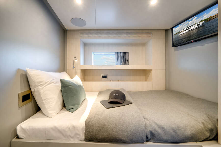 95ft Azimut Yacht For Sale