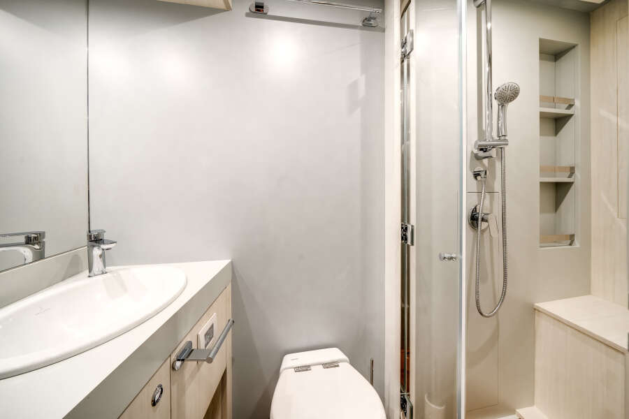 95ft Azimut Yacht For Sale