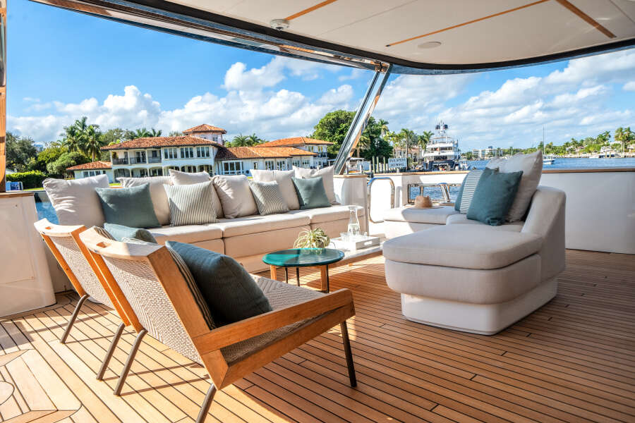 95ft Azimut Yacht For Sale