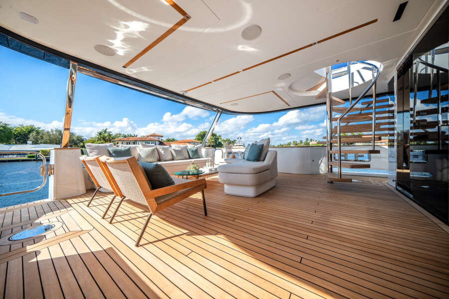 95ft Azimut Yacht For Sale