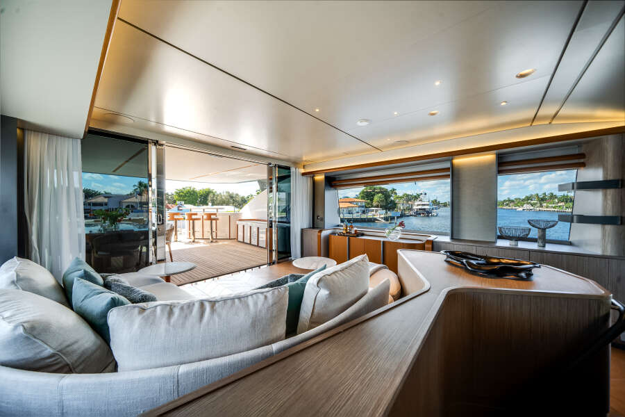 95ft Azimut Yacht For Sale