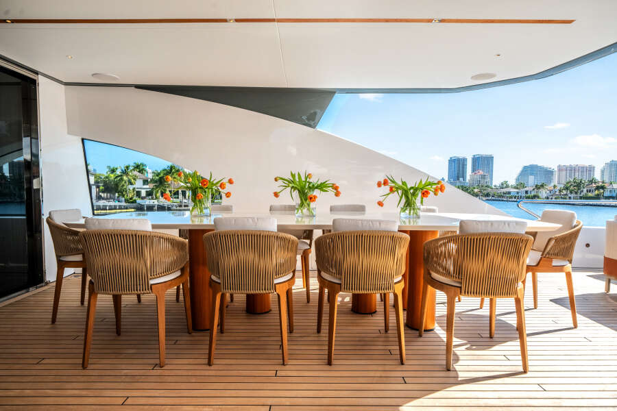 95ft Azimut Yacht For Sale