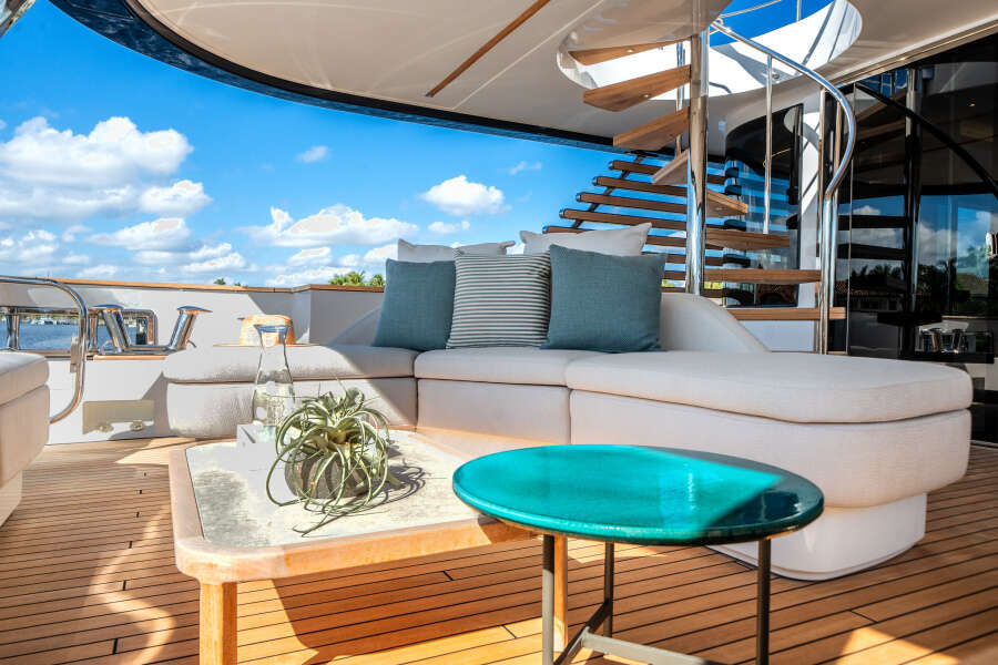 95ft Azimut Yacht For Sale