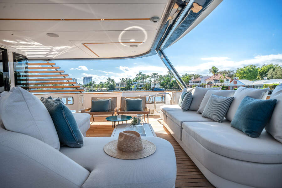 95ft Azimut Yacht For Sale