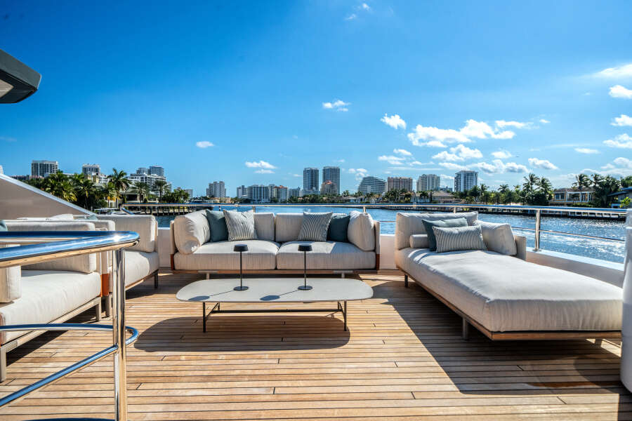 95ft Azimut Yacht For Sale