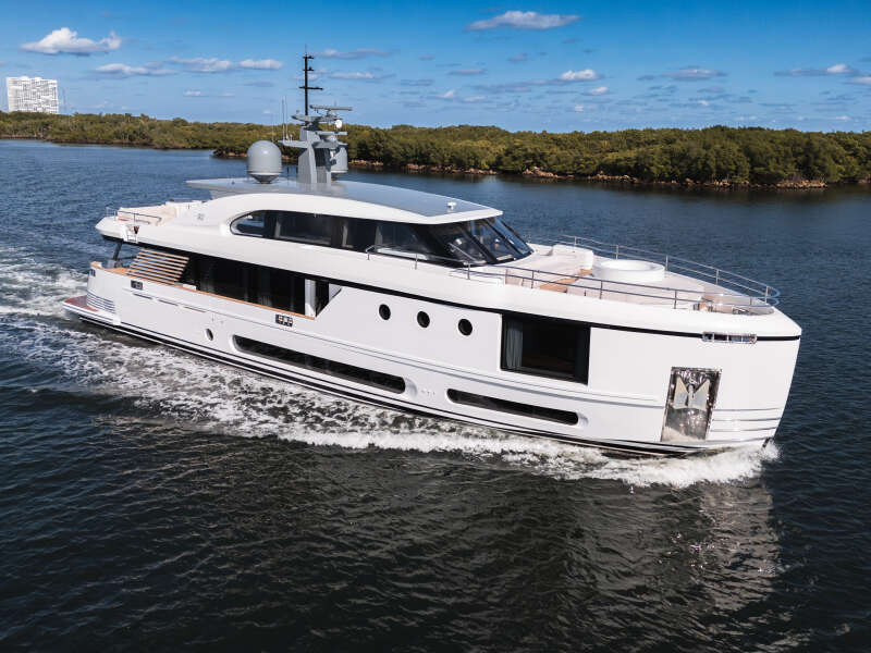 95ft Azimut Yacht For Sale