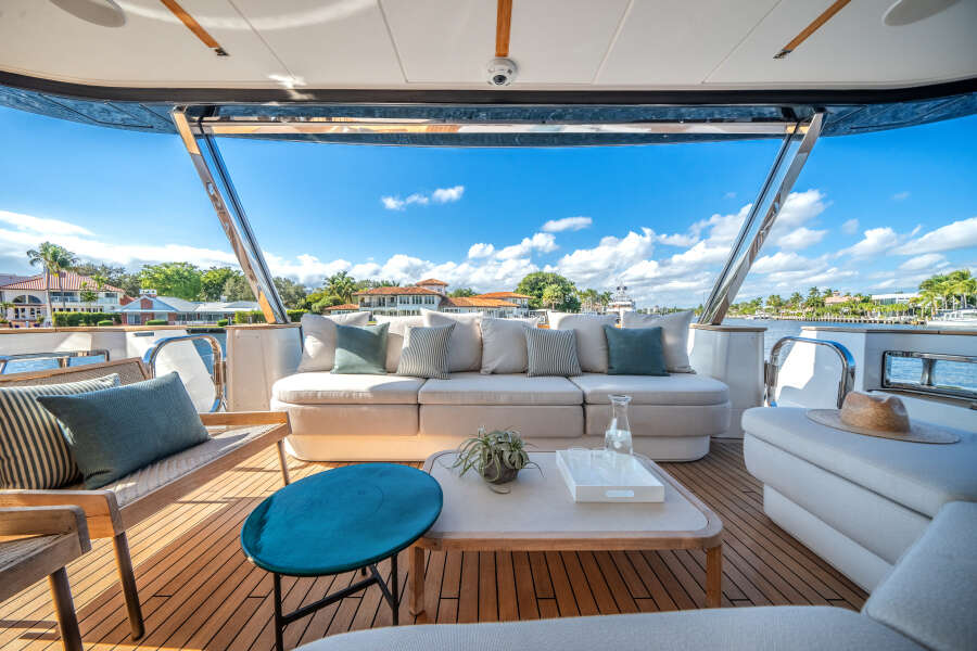 95ft Azimut Yacht For Sale