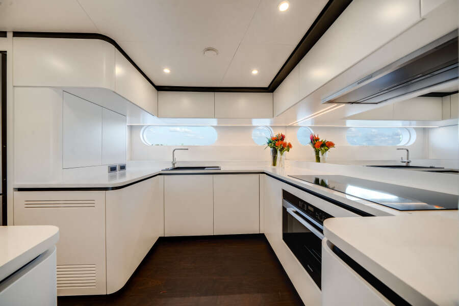 95ft Azimut Yacht For Sale