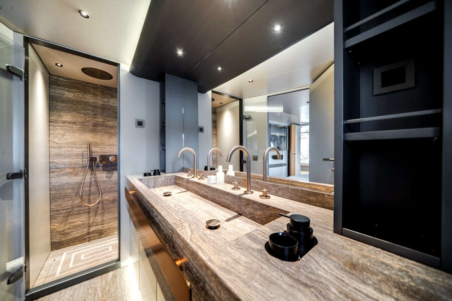 95ft Azimut Yacht For Sale