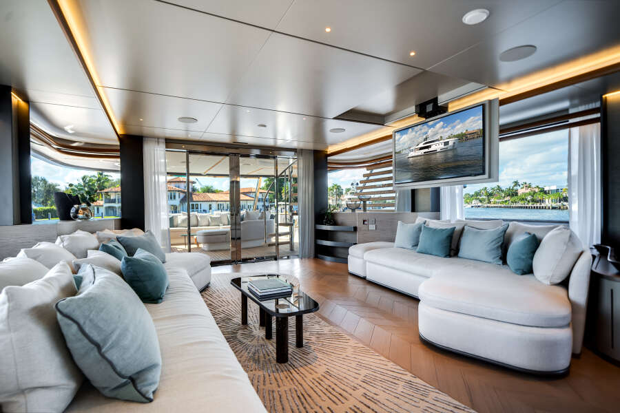 95ft Azimut Yacht For Sale