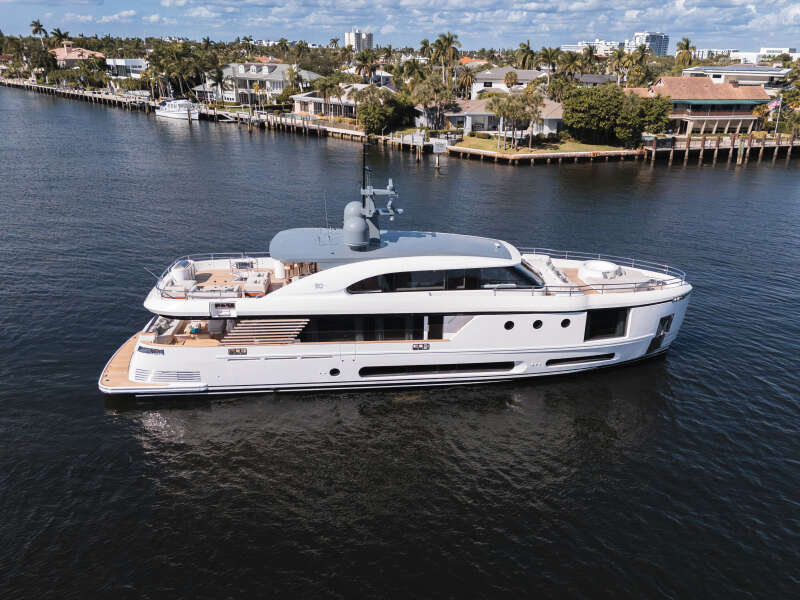 95ft Azimut Yacht For Sale