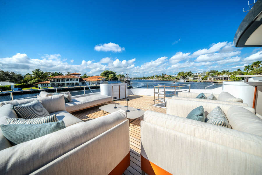 95ft Azimut Yacht For Sale