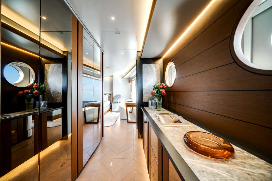 95ft Azimut Yacht For Sale