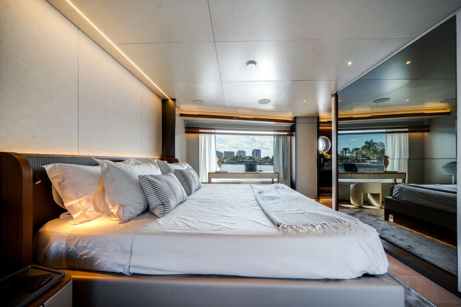 95ft Azimut Yacht For Sale