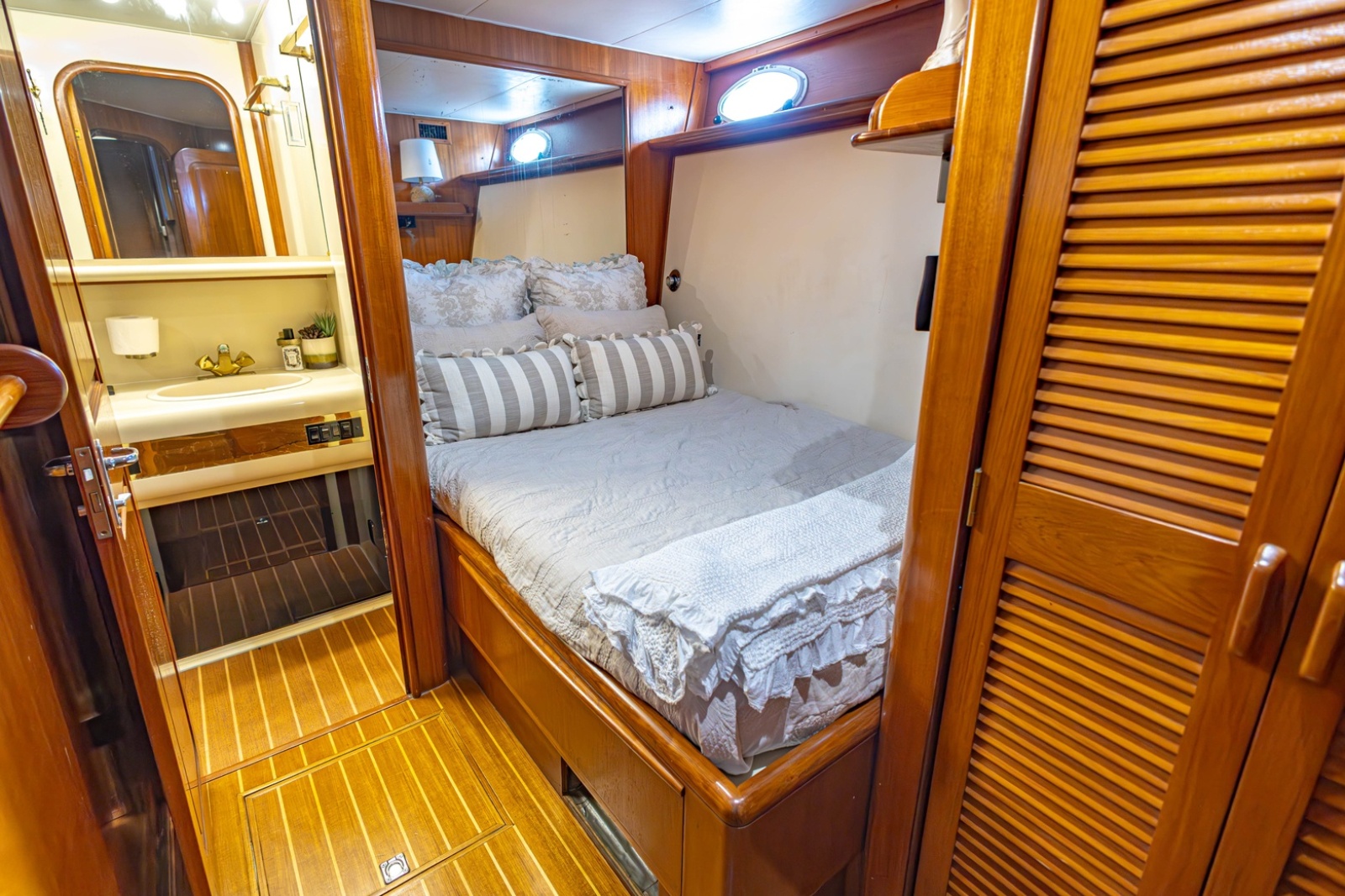 1990 Viking Cockpit Motor Yacht