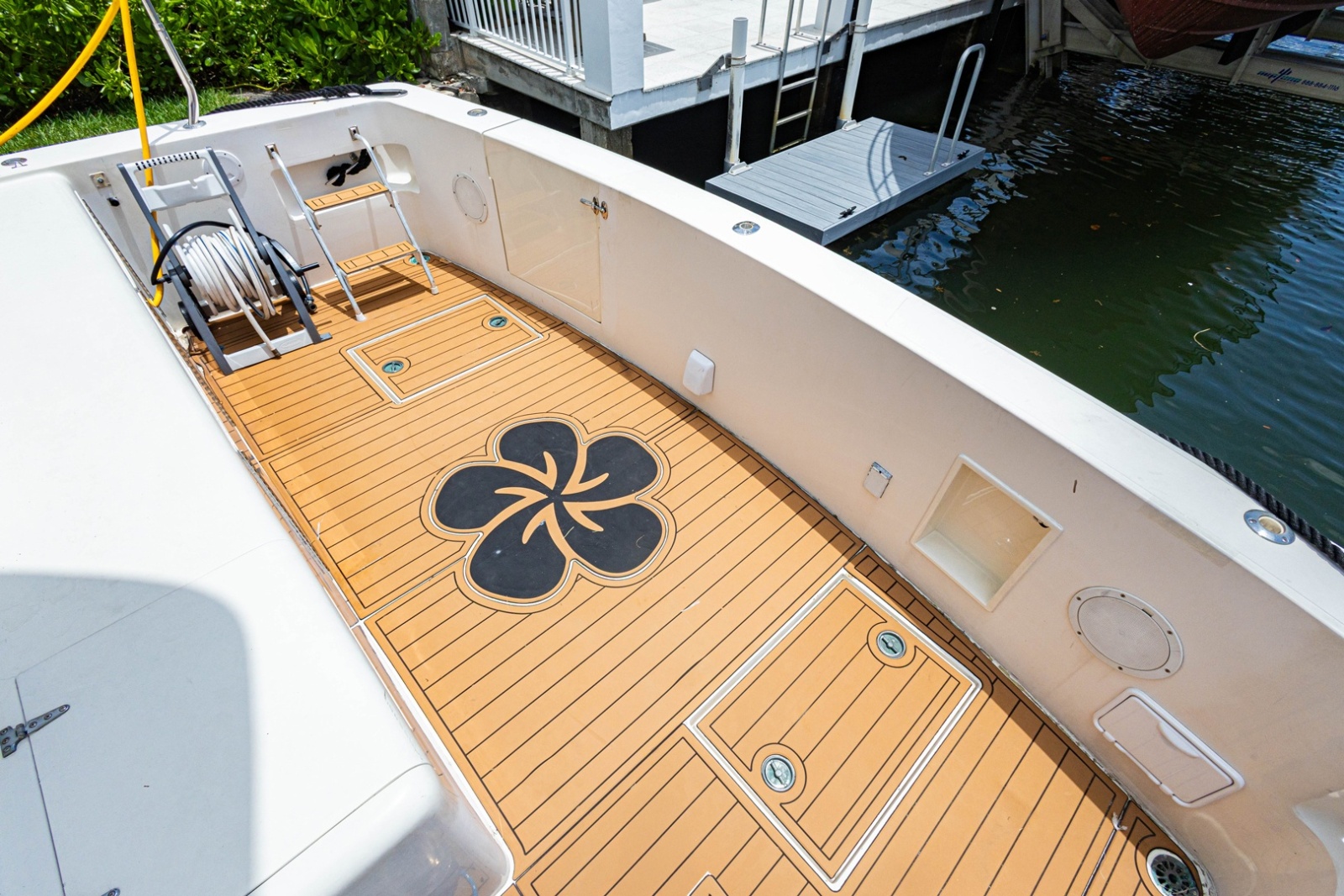 1990 Viking Cockpit Motor Yacht
