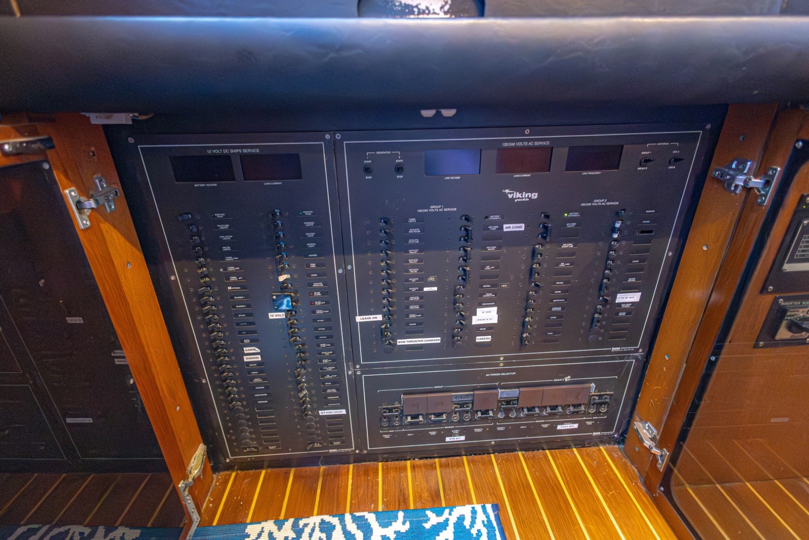 1990 Viking Cockpit Motor Yacht