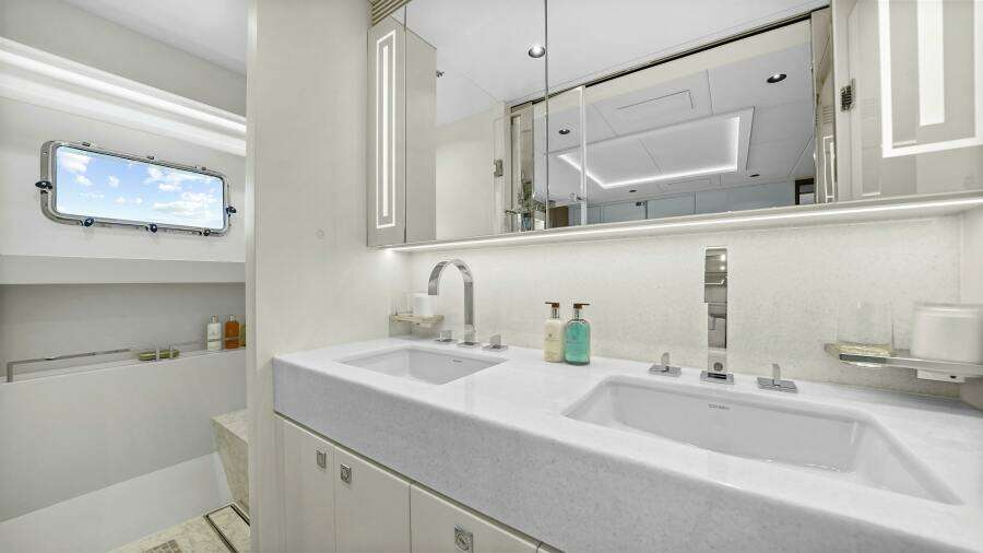 MISS MICHELLE 122ft Horizon Yacht For Sale