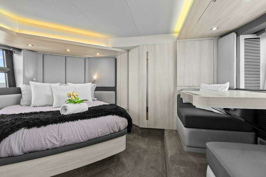 LITHIUM 55ft Azimut Yacht For Sale